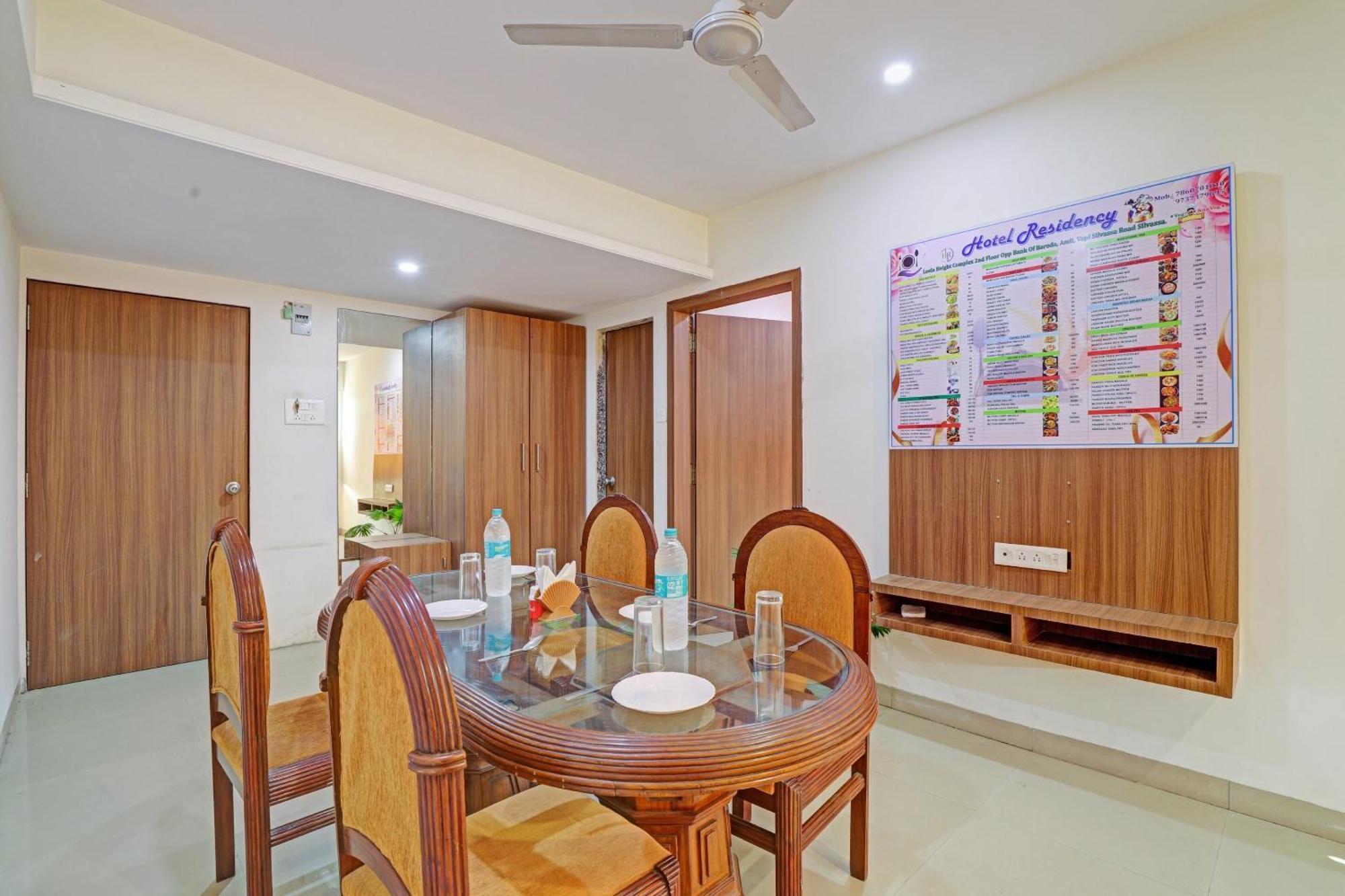 Oyo Flagship Hotel Residency Silvassa Exterior photo