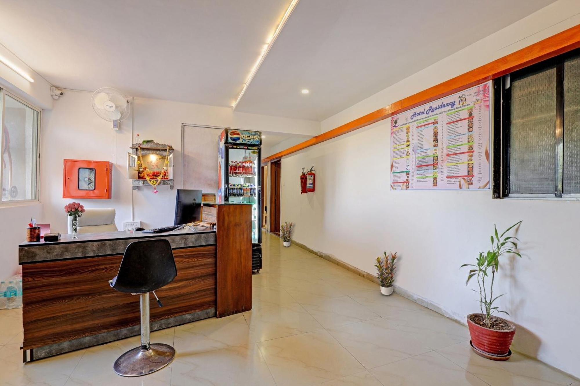 Oyo Flagship Hotel Residency Silvassa Exterior photo